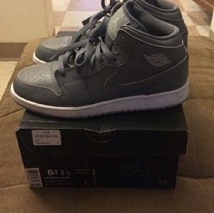 **FLASH SALE NOW *Nike air Jordan 1 mid